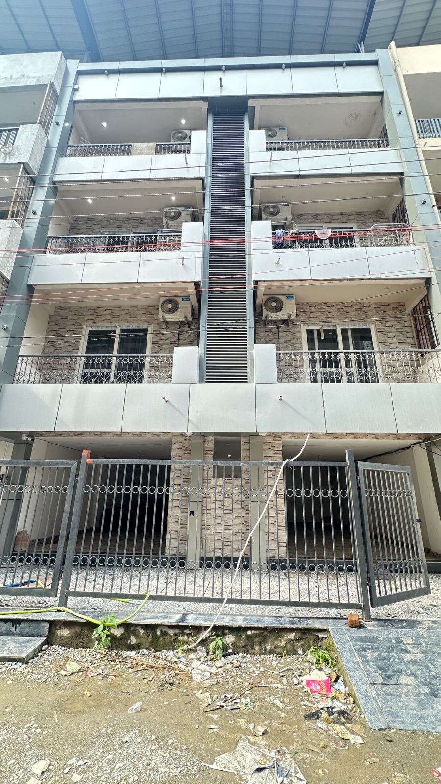 Commercial Building / Shop in Dehradun — photo 1